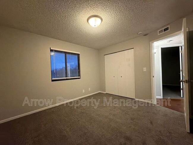 Building Photo - 3405 Holdrege St