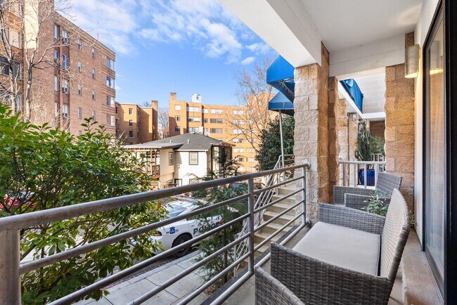 Building Photo - 1710 Summit Pl NW