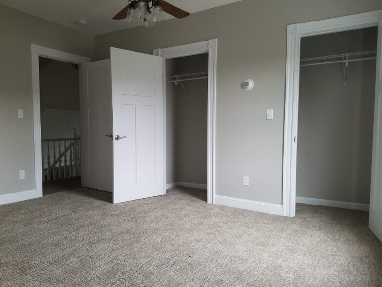 Building Photo - 127 Bartlett St