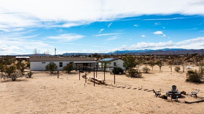 Building Photo - Beautiful 5 Bedroom 4 Bathroom with AMAZING VIEWS!!