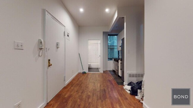 Building Photo - 441 W 51st St
