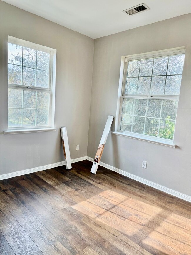 Building Photo - Unique Horse property with 2 units