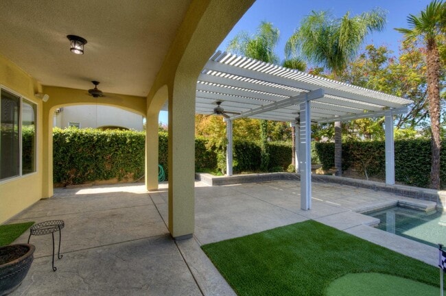 Building Photo - 1087 Loyola Ave