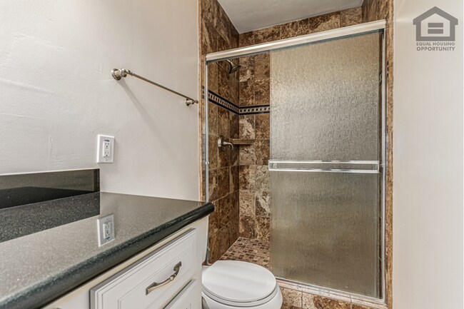 Building Photo - 3Bed/3Bath House at Thomas/7th Ave! Ready for Immediate Move-In! -- NO HOA! FULLY REMODELED!