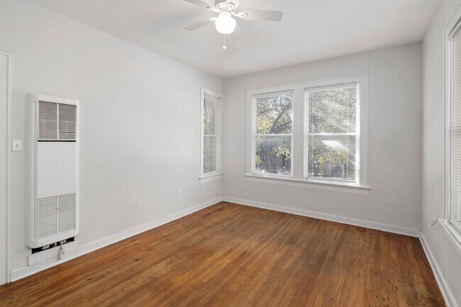 Building Photo - 202 E 31st St