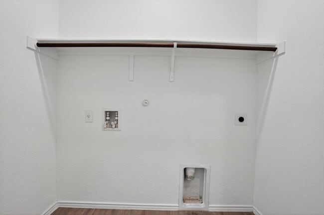 Building Photo - 2 Week Free Move-In Special!! 4/2 w/ Modern Layout in Growing San Antonio Community