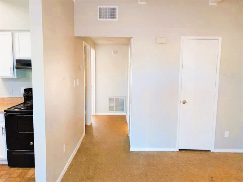 Building Photo - 272 W Viola St