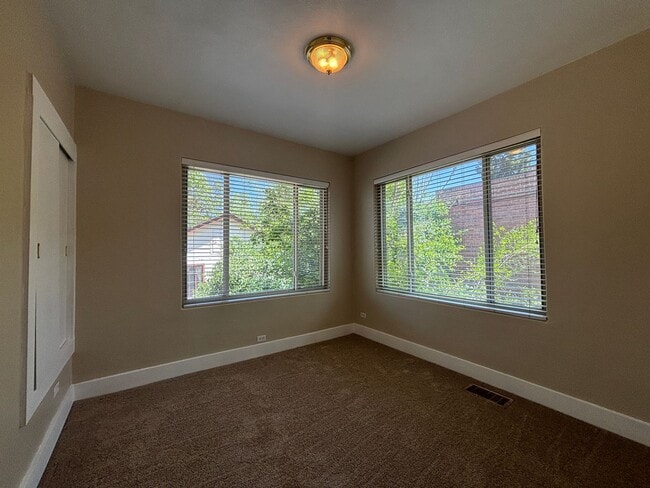 Building Photo - Cozy 2-bedroom bungalow! Detached 2-car garage!