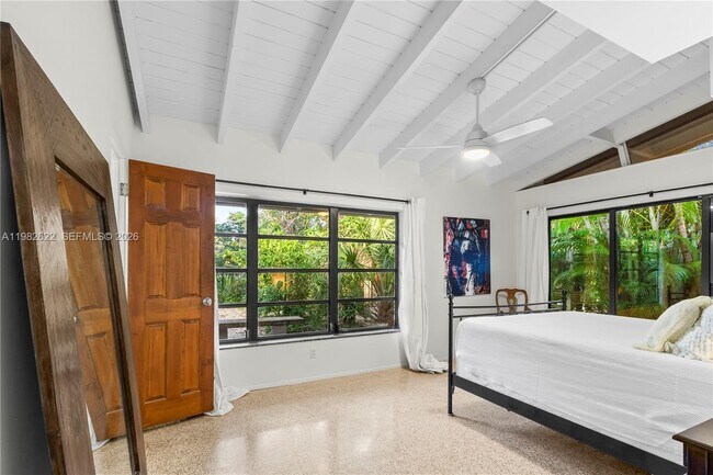 Building Photo - 2132 Middle River Dr