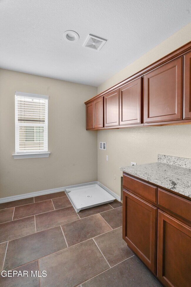 Building Photo - 14940 Tim Hardaway