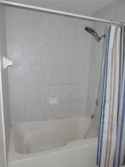 Building Photo - 133 NE 2nd Ave