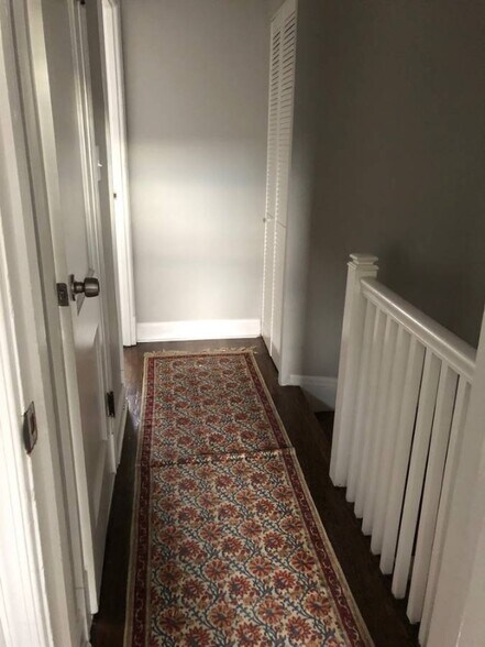 Building Photo - 924 15th St SE