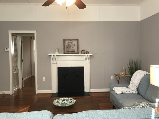 Livingroom looking into 2nd bedroom - 3226 Park Ave