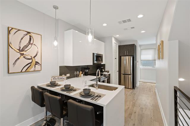 Building Photo - 1120 Galveston Ave