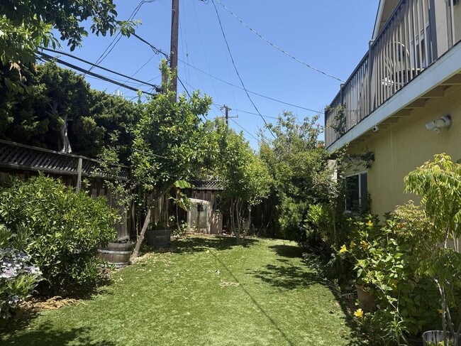 Building Photo - 707 Pierino Ave