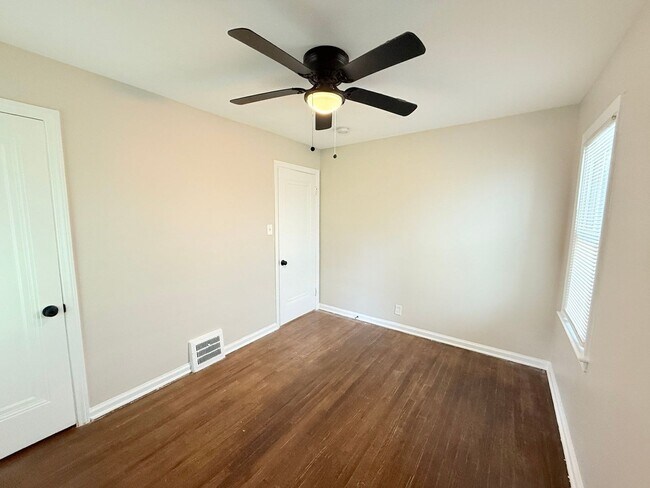 Building Photo - Renovated 3-Bedroom Home – We Welcome Sect...