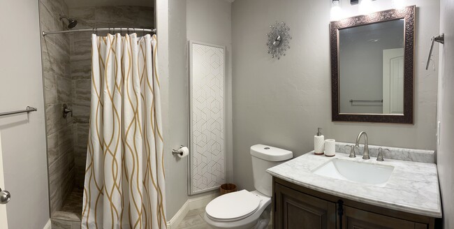 Building Photo - 2866 Elm Ave