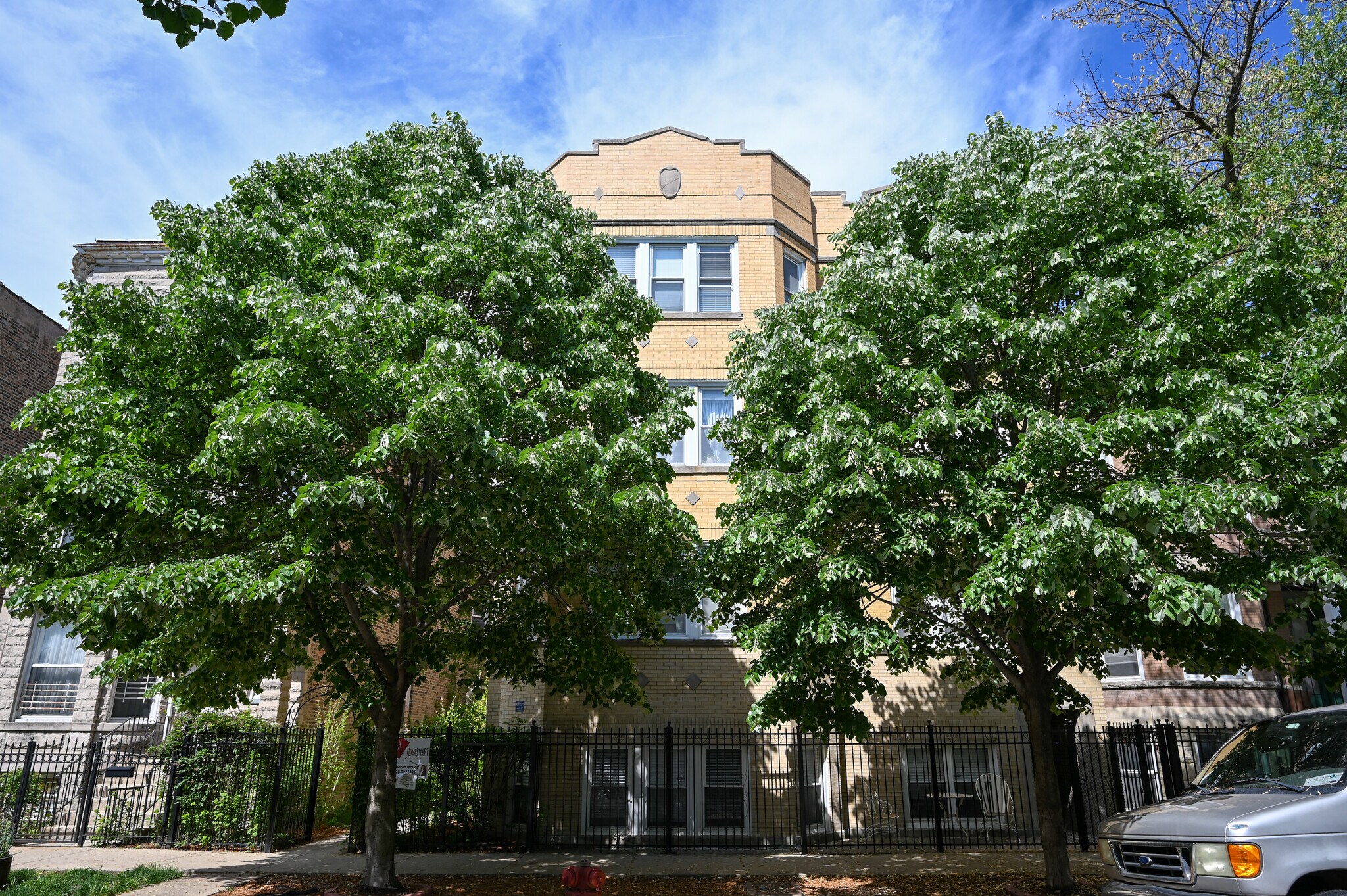 Building Photo - 1430 N Maplewood Ave