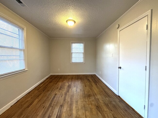 Building Photo - Adorable home !