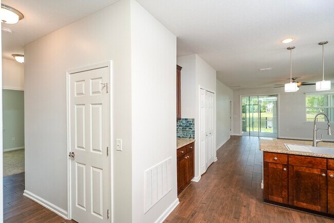 Building Photo - 494 Aventurine Ave