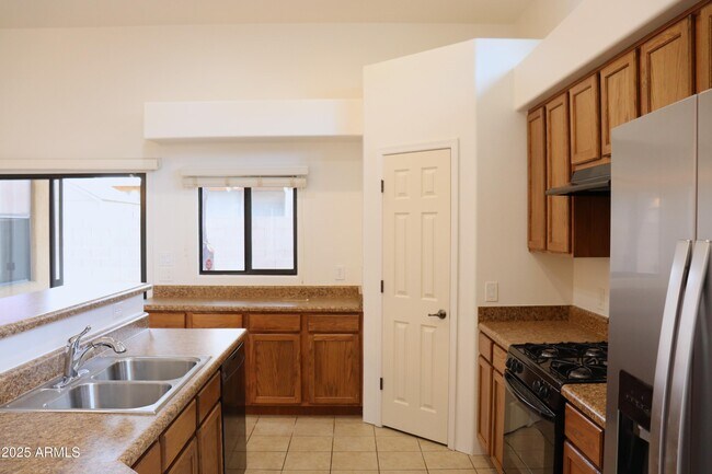 Building Photo - 984 Marchbanks Dr
