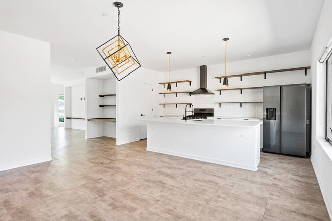 Building Photo - 6605 North Ave