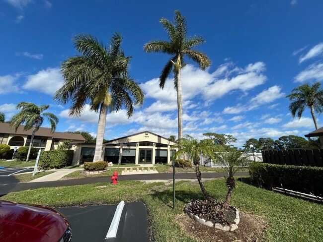 Building Photo - 408 Pine Glen Ln