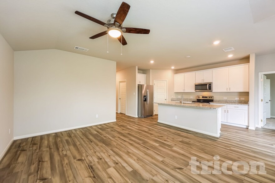 Building Photo - 5811 Zoey Wy