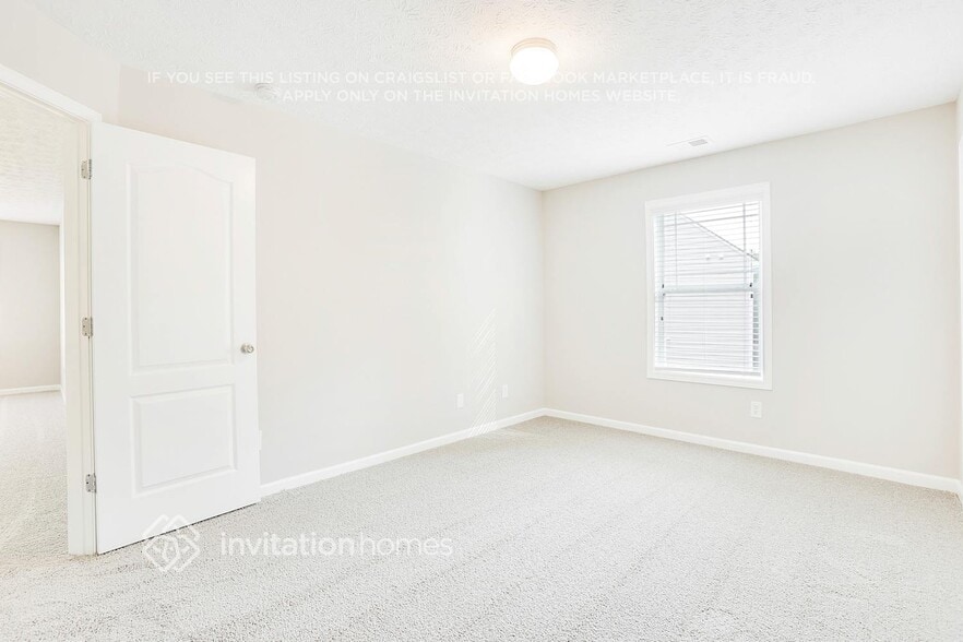 Building Photo - 702 Sycamore Dr