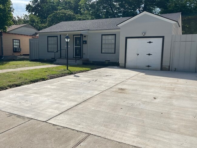 Building Photo - 2832 Cherrywood Ave