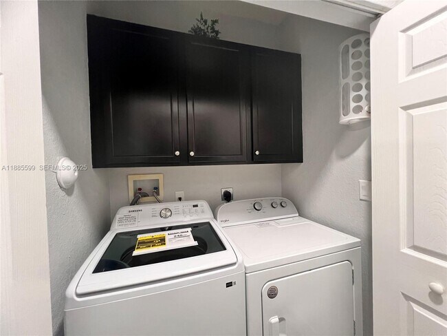 Building Photo - 159 SE 34th Ave