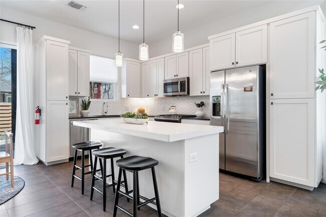 Building Photo - 1126 Linden St