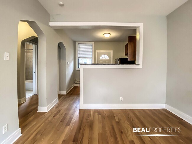 Building Photo - 4417 N Wolcott Ave