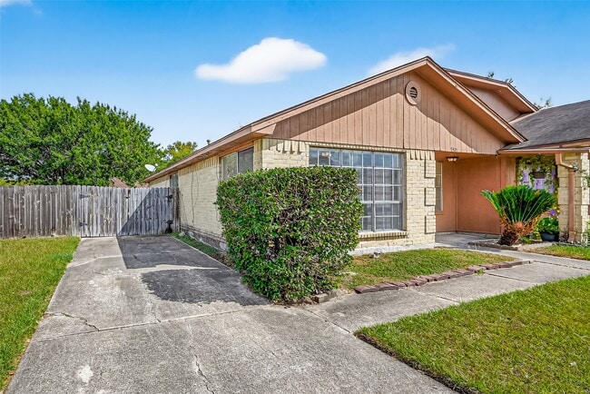 Building Photo - 7407 Alegria Dr