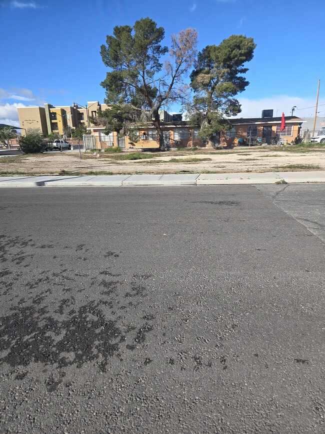 Building Photo - 708 Jackson Ave