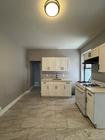 Building Photo - 6 Bergen Ave