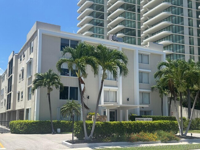 Building Photo - 1527 S Flagler Dr
