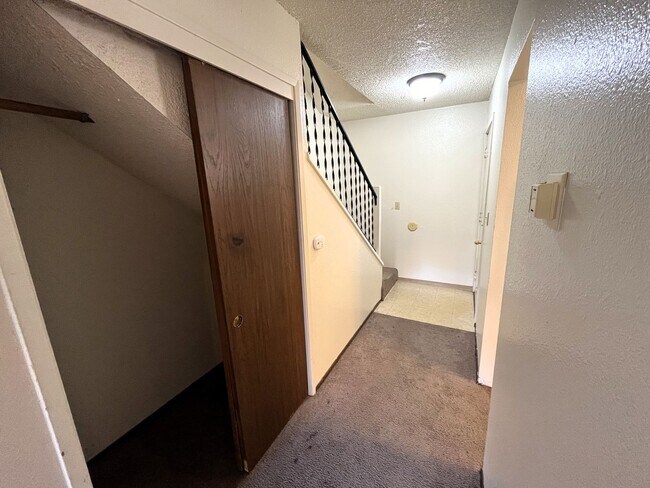 Building Photo - 840 D St