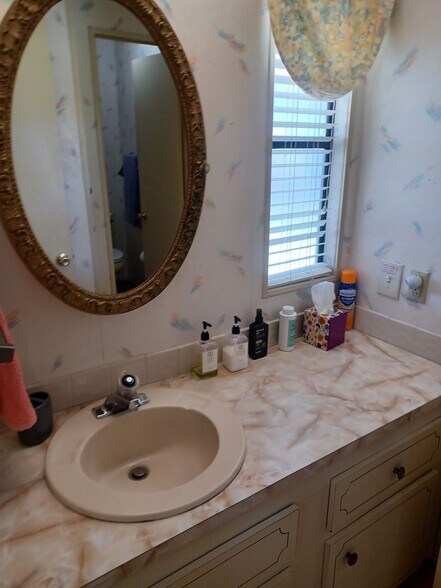 Building Photo - 55 + Community Turn Key 2 Bedroom / 2 Bathroom Home in a Private Gated Community Furnisher Negoti...