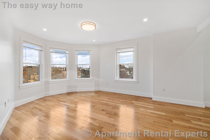 Primary Photo - 406 Columbia St