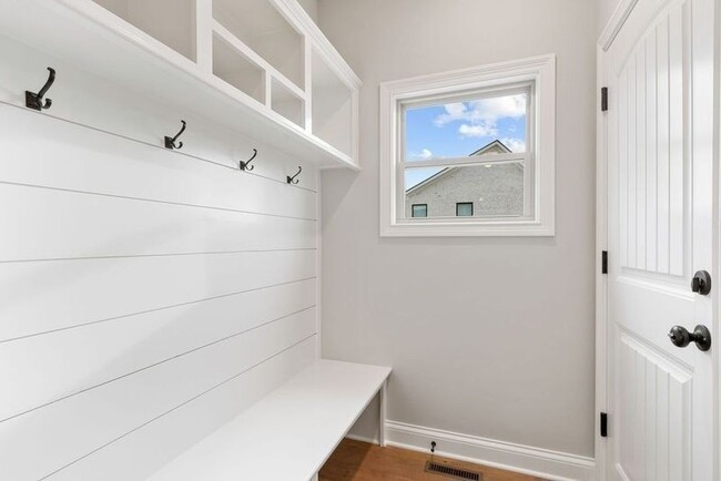 Building Photo - 1111 Joe Martin Ln