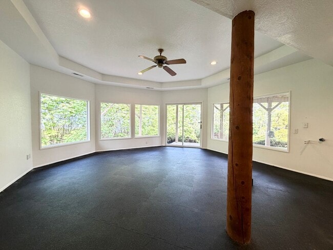 Building Photo - 3695 Sqft. Redondo home near Puget Sound!