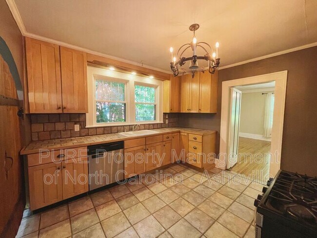 Building Photo - 109 Forest Hill Dr