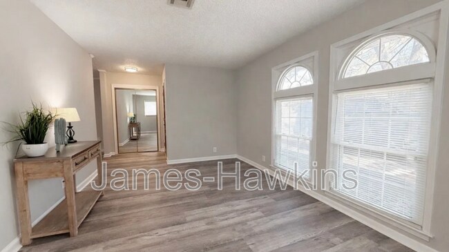 Building Photo - 341 N Burbank Dr