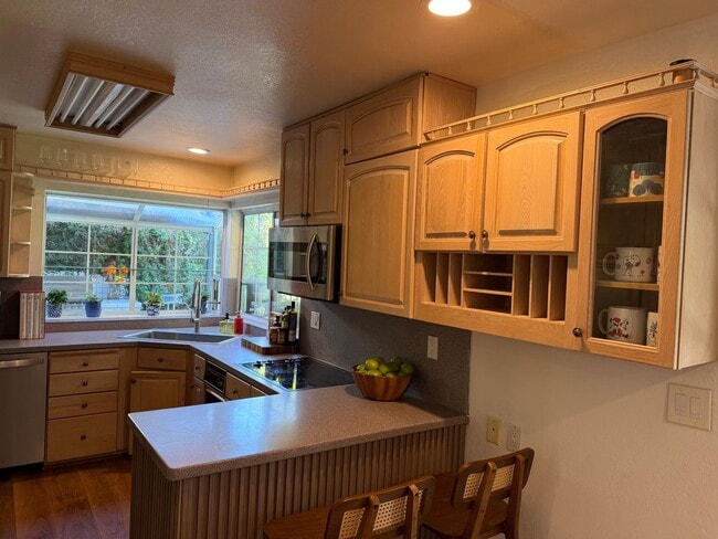 Building Photo - 4 bed, 3 bath cul-de-sac home!