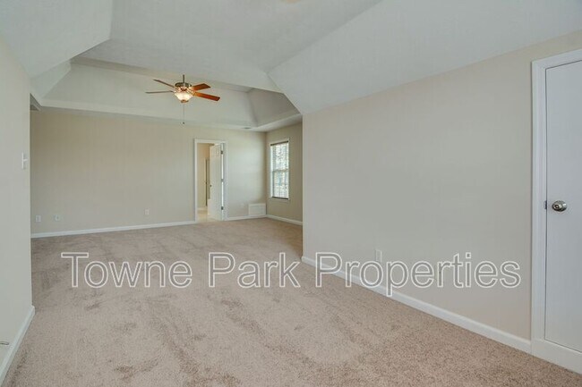 Building Photo - 1111 Hunters Cove