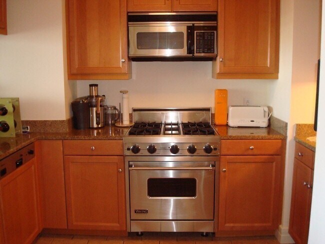 Building Photo - 1 Avery St