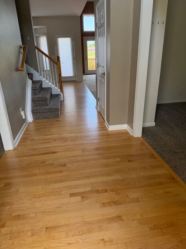 Building Photo - 4BR/3.5BA | Newly Renovated Single Family Home | Large Home is Desirable Pine Run!  Best of Mason