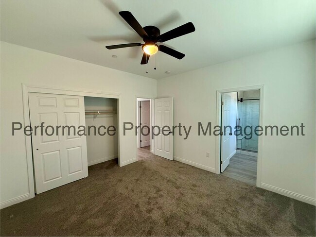 Building Photo - Modern 4 Bed/2 Bath E Bakersfield Home w/ RBP & Security Deposit Alternative Option