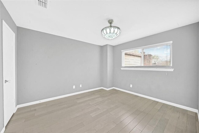 Building Photo - 803 Chateau Pl